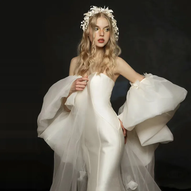 

French Satin Light Wedding Dress With Elegant Temperament Bride's Tail Simple Three-dimensional Flower Wedding Dress Customized
