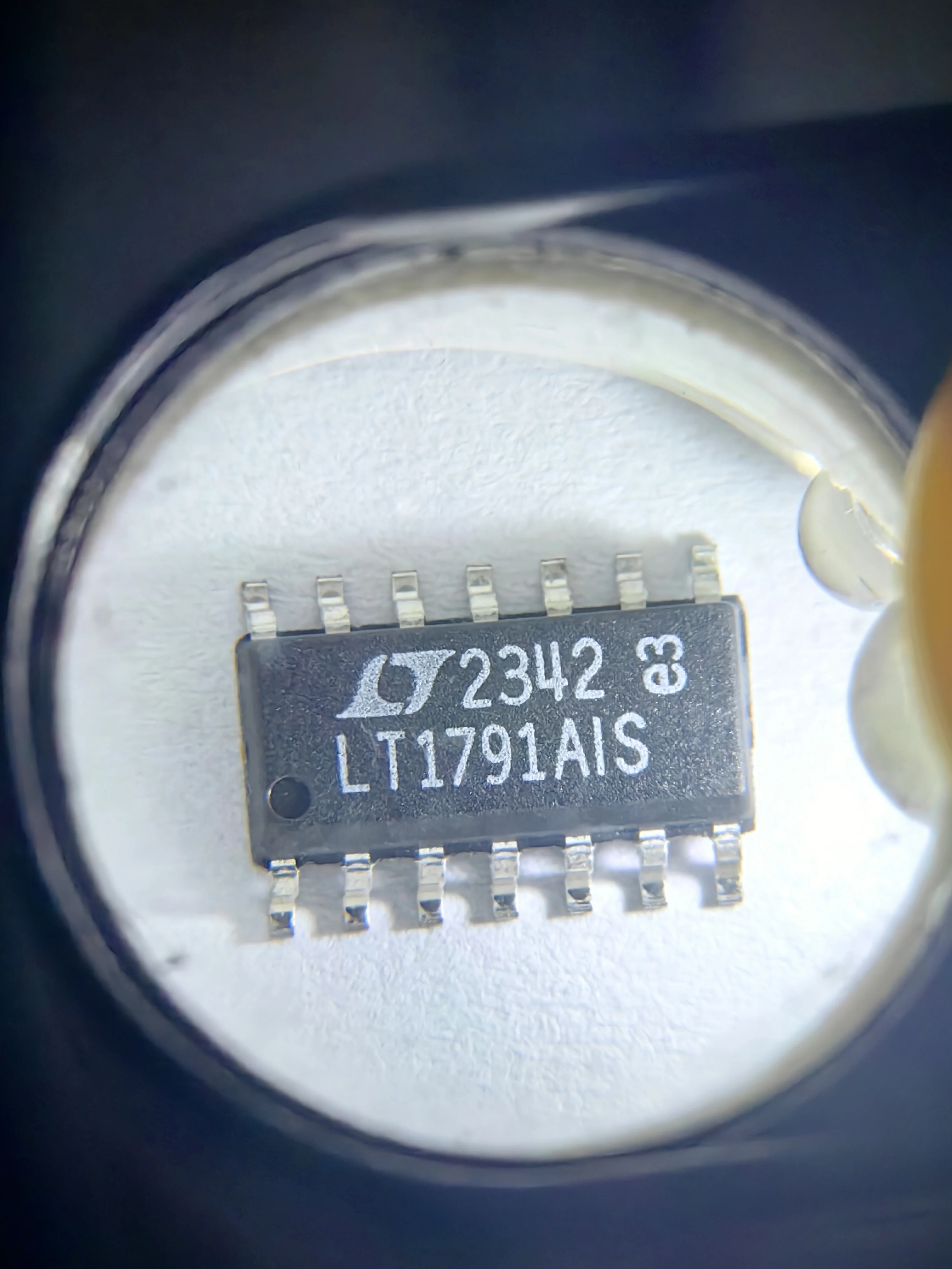 LT1791ACS LT1791AIS LT1791CS LT1791IS LT1791CN LT1791 - Transceptores RS485/RS422 protegidos por falhas de 60V