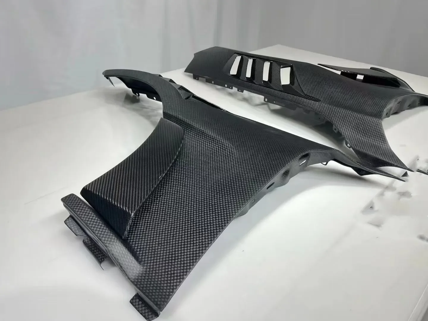 Dry Carbon Side Fenders for G87 M2 Vented Fenders Perfect Fitment Guaranteed