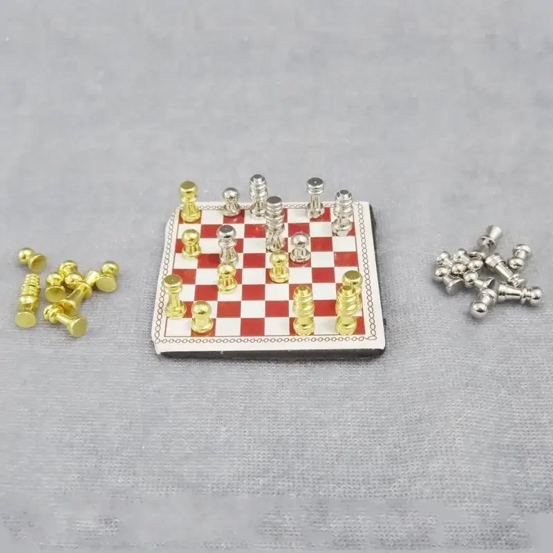 Mini juego de mesa de ajedrez de simulación en miniatura para casa de muñecas 1:12, adecuado para accesorios de muñecas