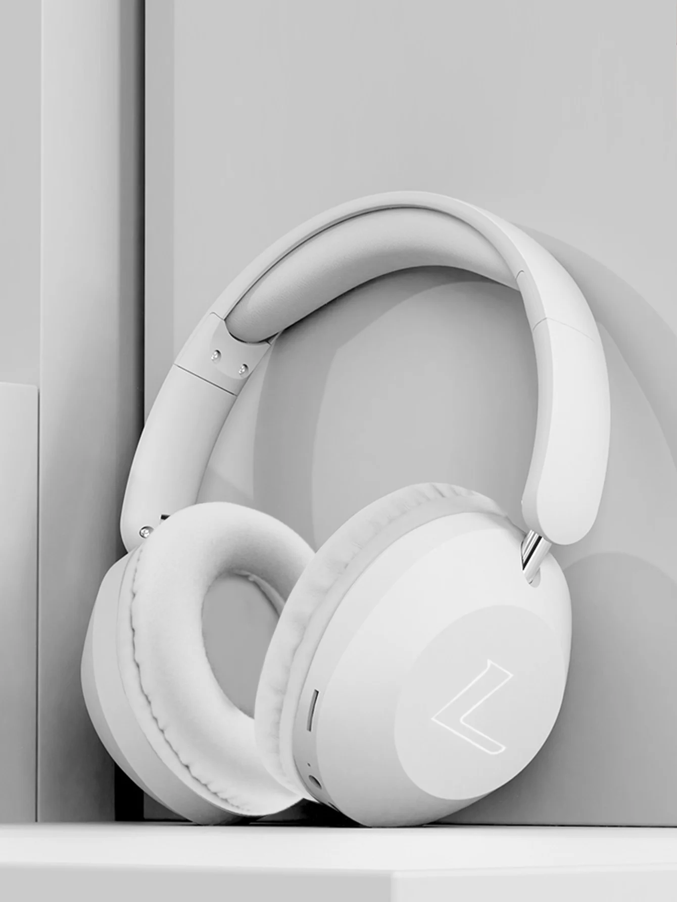 Thumbnail 4 - #47 Latest Over-Ear Headphones Offers