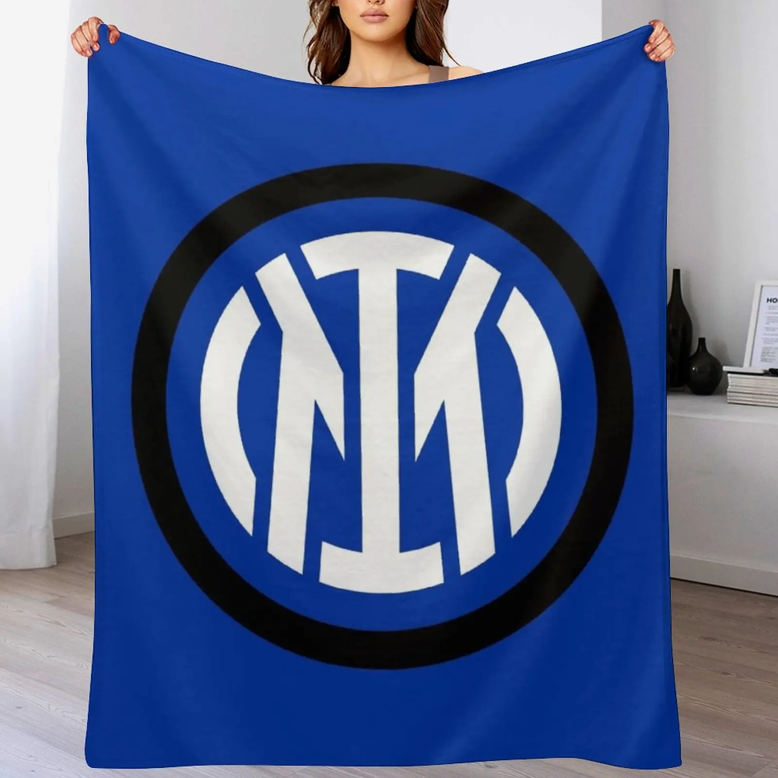 Inter Present Logo Throw Blanket