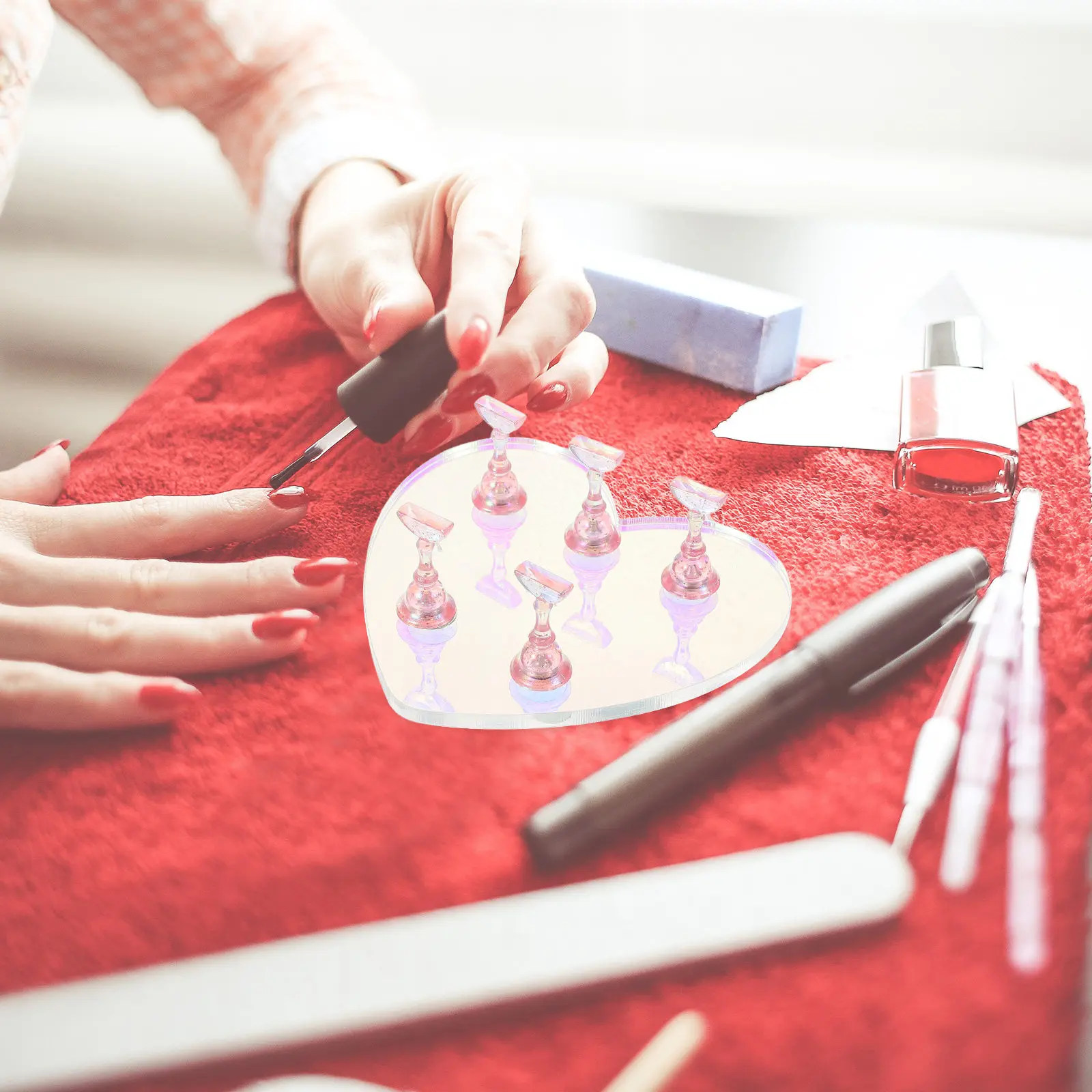 

Nail Art Display Stand Acrylic Heart Base Nail Holder Practice Tray for Fingernail Tips Salon Home Use Manicure Display Stand