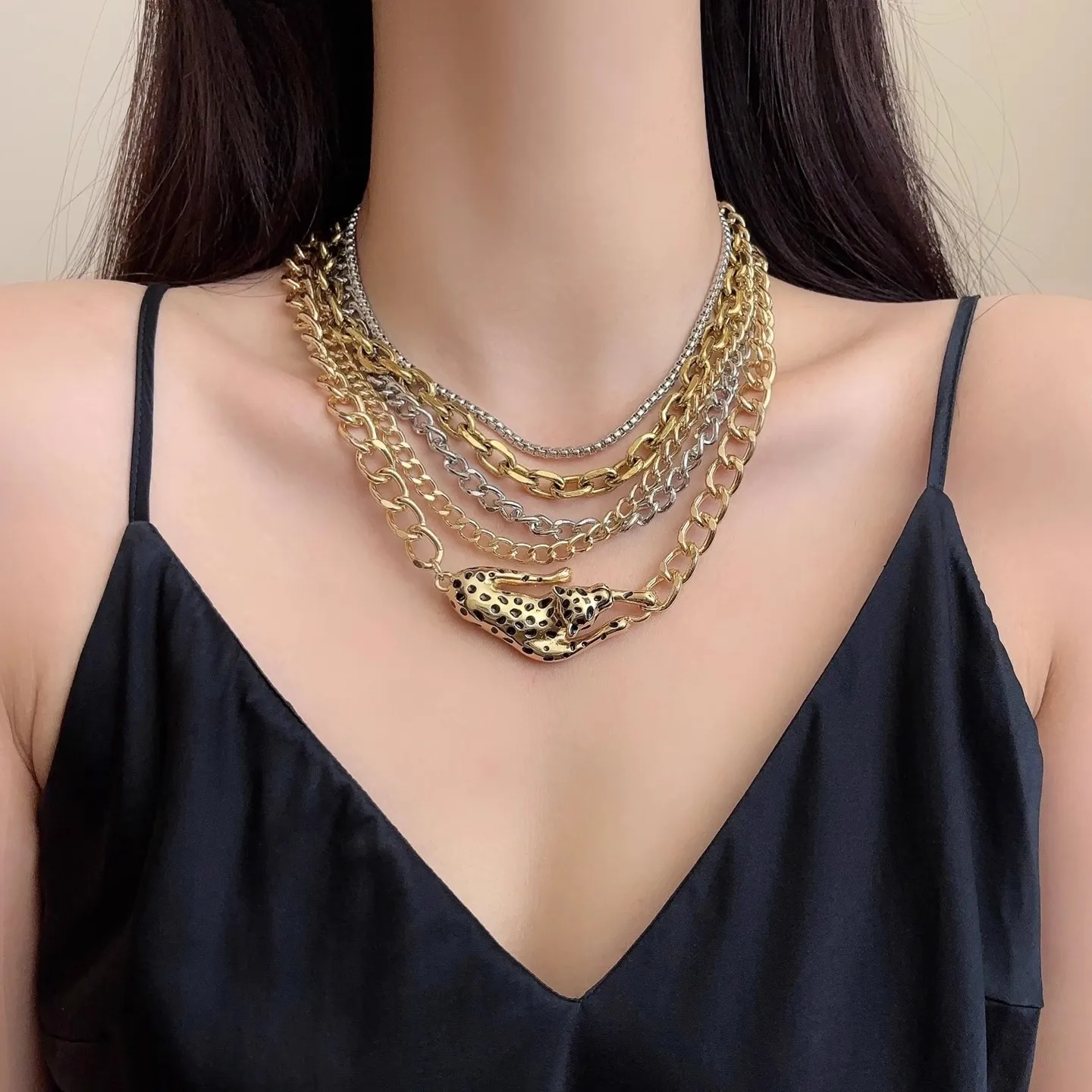 Luxurious Heavyweight Enamel Leopard Pendant Necklace Multiple Layers Fashion Jewelry for Many People