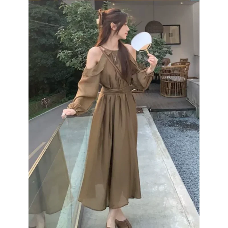 مزاجه طويل كبير هيم خارج الكتف الرسن الرقبة تنورة الفرنسية الأبيض فستان بأكمام طويلة مع الدانتيل متابعة الخصر المعانقة