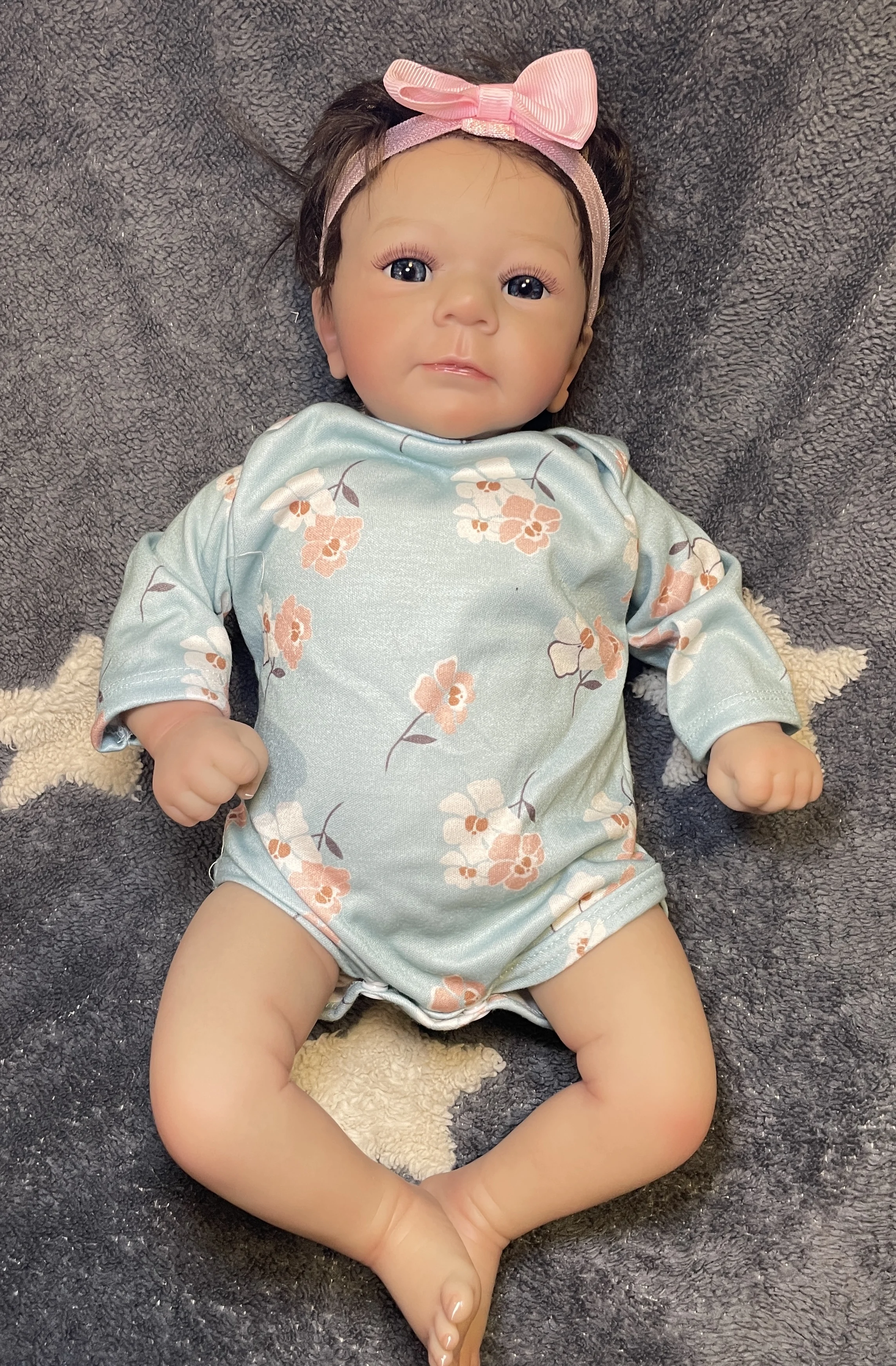 Boneca bebê reborn de 48 cm Felicia – menina recém-nascida realista artesanal, presente de Natal perfeito, presente de aniversário e tesouro de colecionador