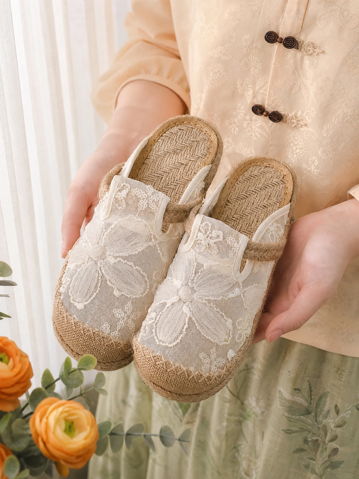 リネンネットヘッドハーフスリッパ女性の夏の新しいフラワーレース刺繍屋外クールスリッパ漁師靴女性カジュアルファッション