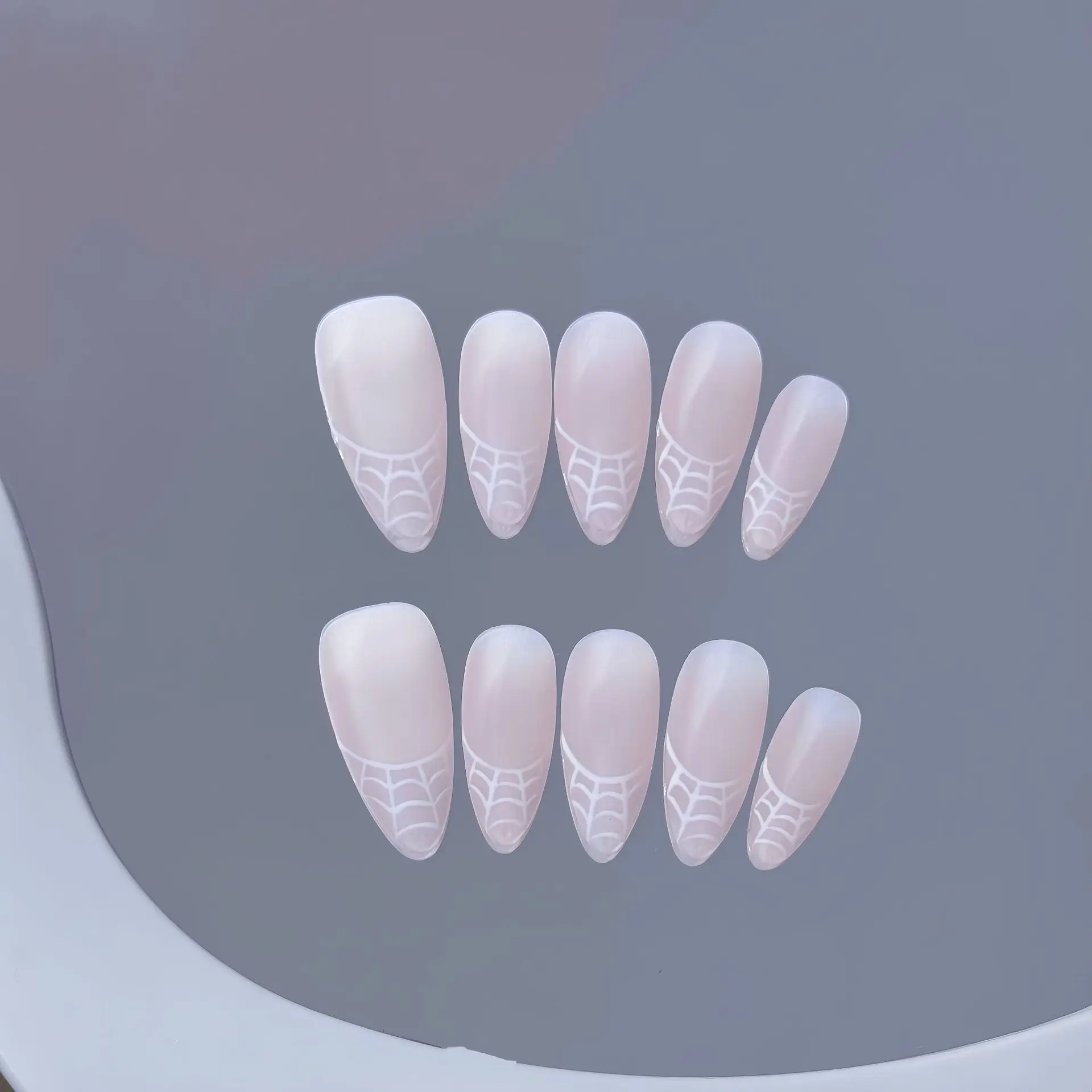 10개 수제 아몬드 Y2K 프레스온 네일 누드 핑크 파우더 매트 스파이더 메쉬 디자인 스윗 쿨 인조 손톱 착용 가능한 네일 스파이스 걸