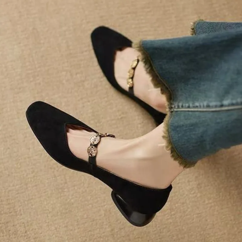 

2026 Retro Square Head Gold Coin Chain Shoes Women's Comfortable Versatile Thick Low Heel Single Shoes Spring Season