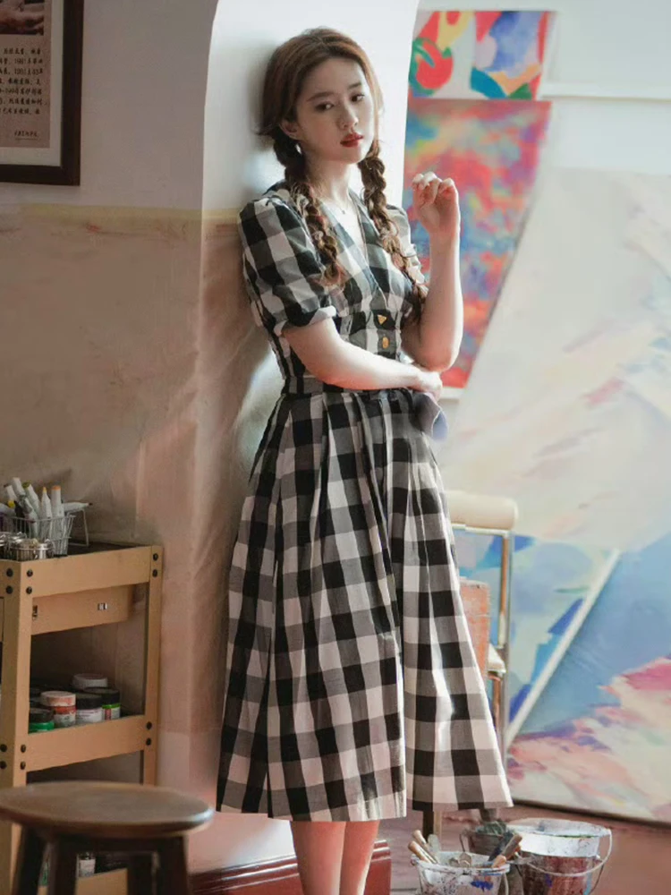 

Комплект женской одежды Rose S Liu Fei: блузка и юбка, черно-белая клетка, приталенный крой, французский стиль, весна 2025, короткий рукав, V-образный вырез, дышащий материал.