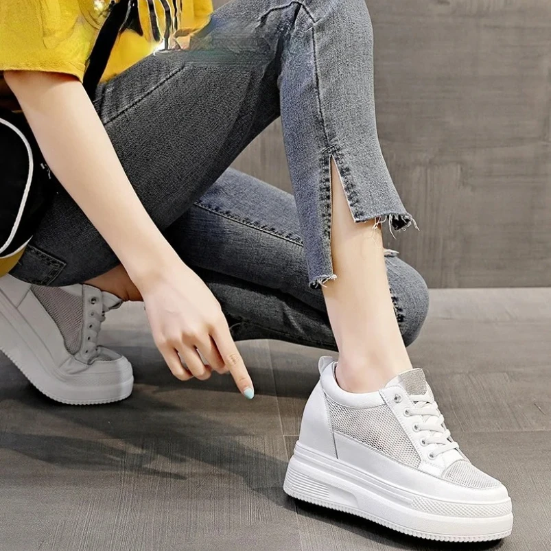 2025 حذاء سهل الارتداء للنساء منصات أسافين أحذية للنساء أحذية جلدية كاجوال موضة