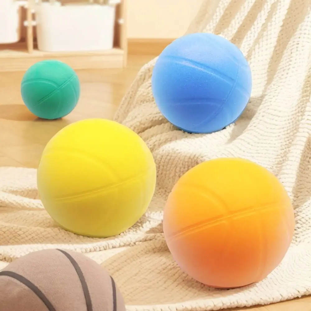 Pallacanestro silenzioso in schiuma Attività indoor a basso rumore Pallacanestro rimbalzante Palla da allenamento comprimibile facile da impugnare Sport all'aria aperta