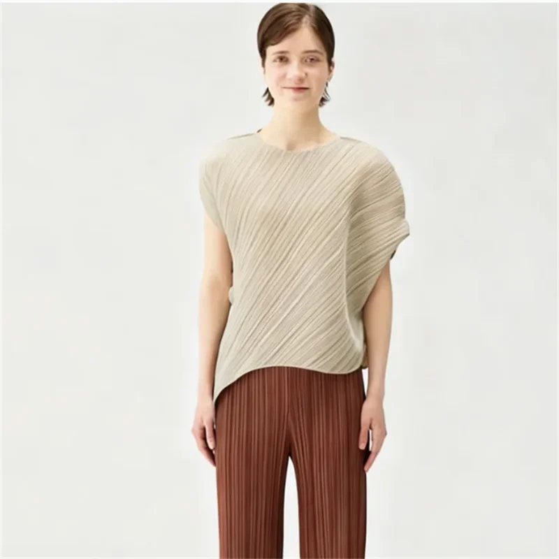 

Miyake Pleated Women's Casual Tops 2026 Summer New Japanese Design Fashionable Irregular Solid Color Round Neck T-shirt