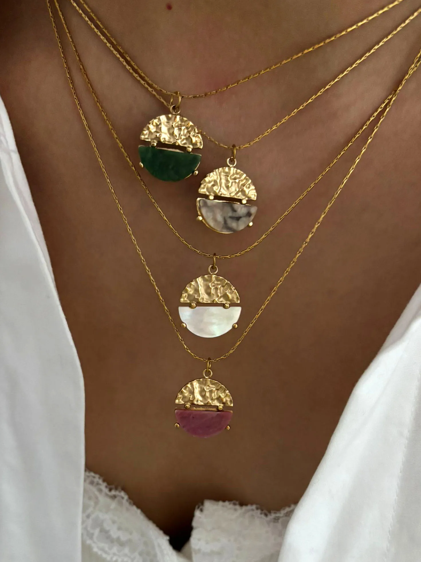 GHIDBK Minimalist Stainless Steel Gold Plated Fan-shaped Natural Stone Circular Pendant Necklace for Women Fashion Daily Jewelry