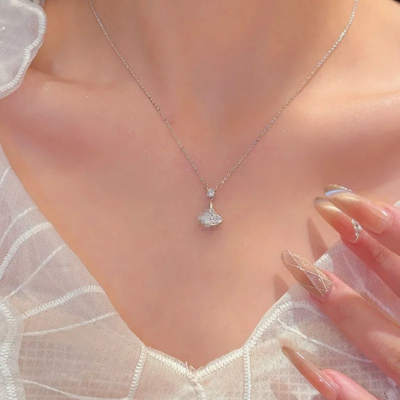 

Summer New Fashion Necklace Trend Jewelry Female Exquisite Temperament Versatile Clavicle Chain Niche Leaf Necklace