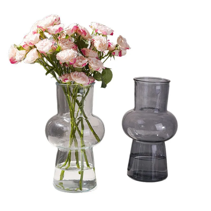 

French medieval transparent glass vase ornament, niche flower arrangement in the living room, hydroponic flowers, advanced sense