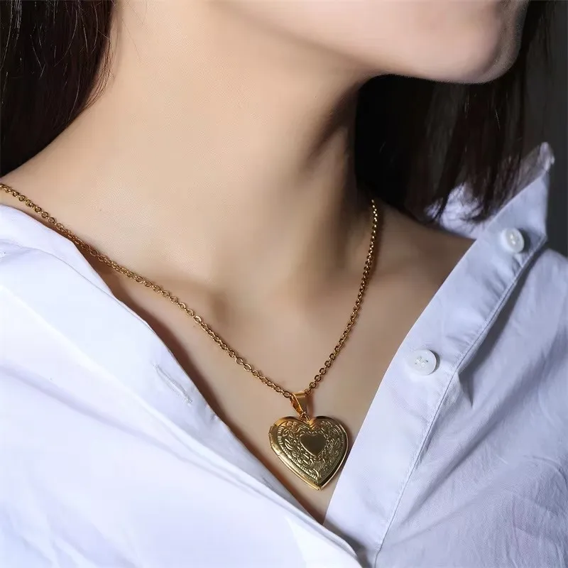 Custom Initial Heart Locket Necklace - 26 Letters Optional, Gold Alloy Openable Photo Holder Pendant for Daily Wear & Gift