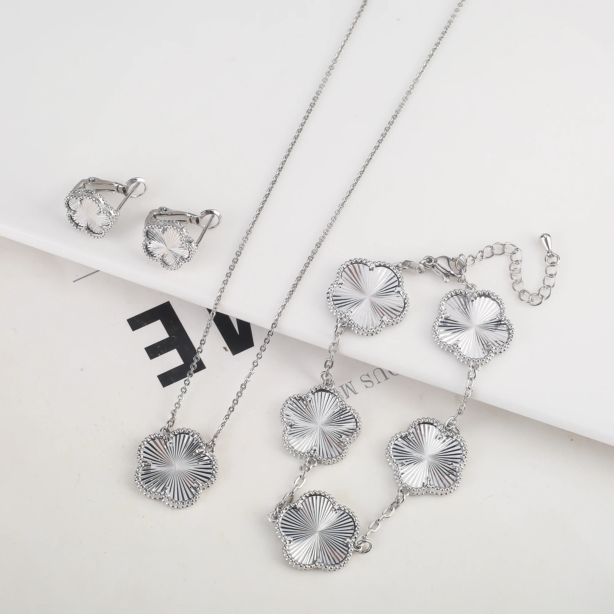 Women's Shiny Metal Plant Five Leaf Flower Set