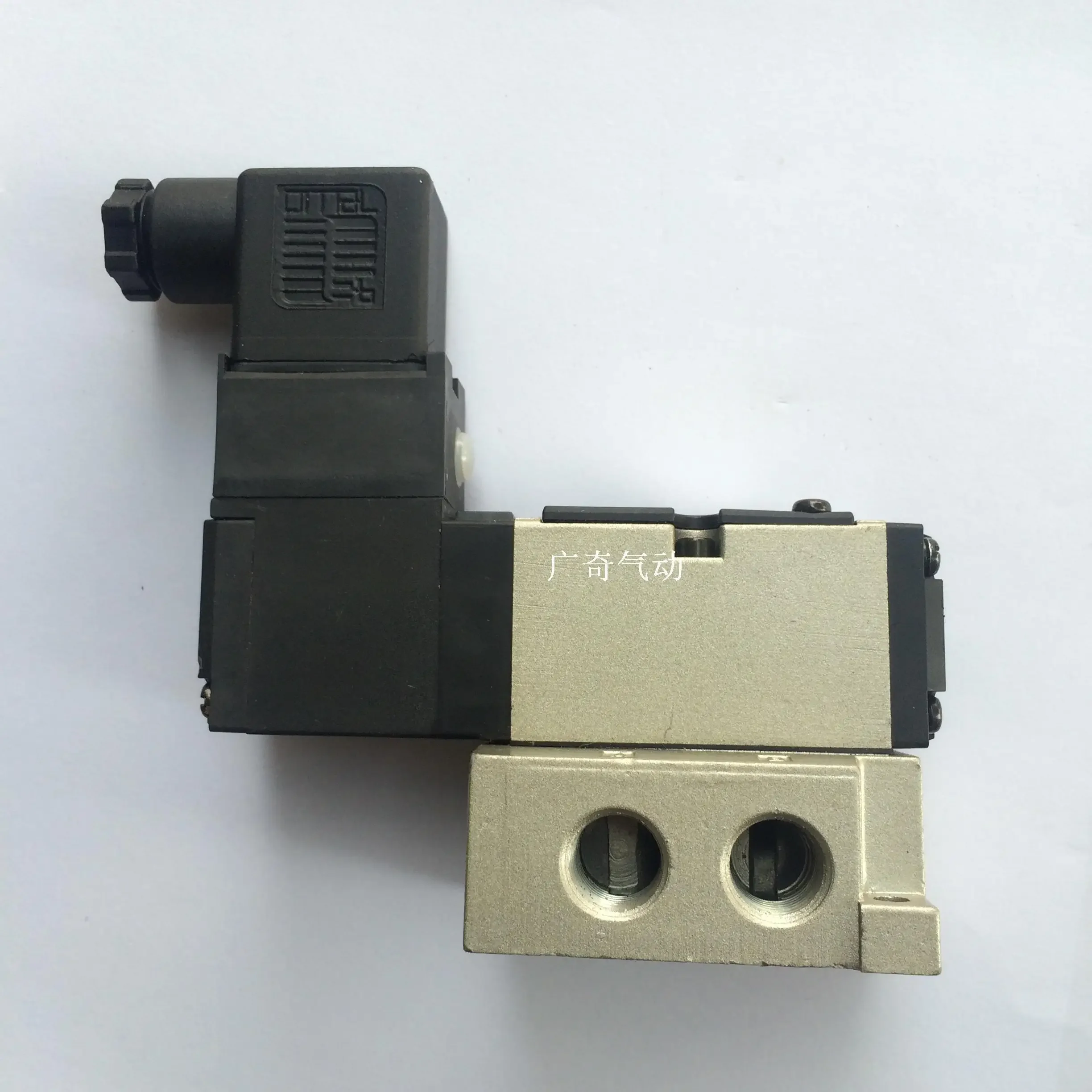 New solenoid valve imported from Japan VFS2110-5G VFS2110-5DZ VFR2110-5DZ