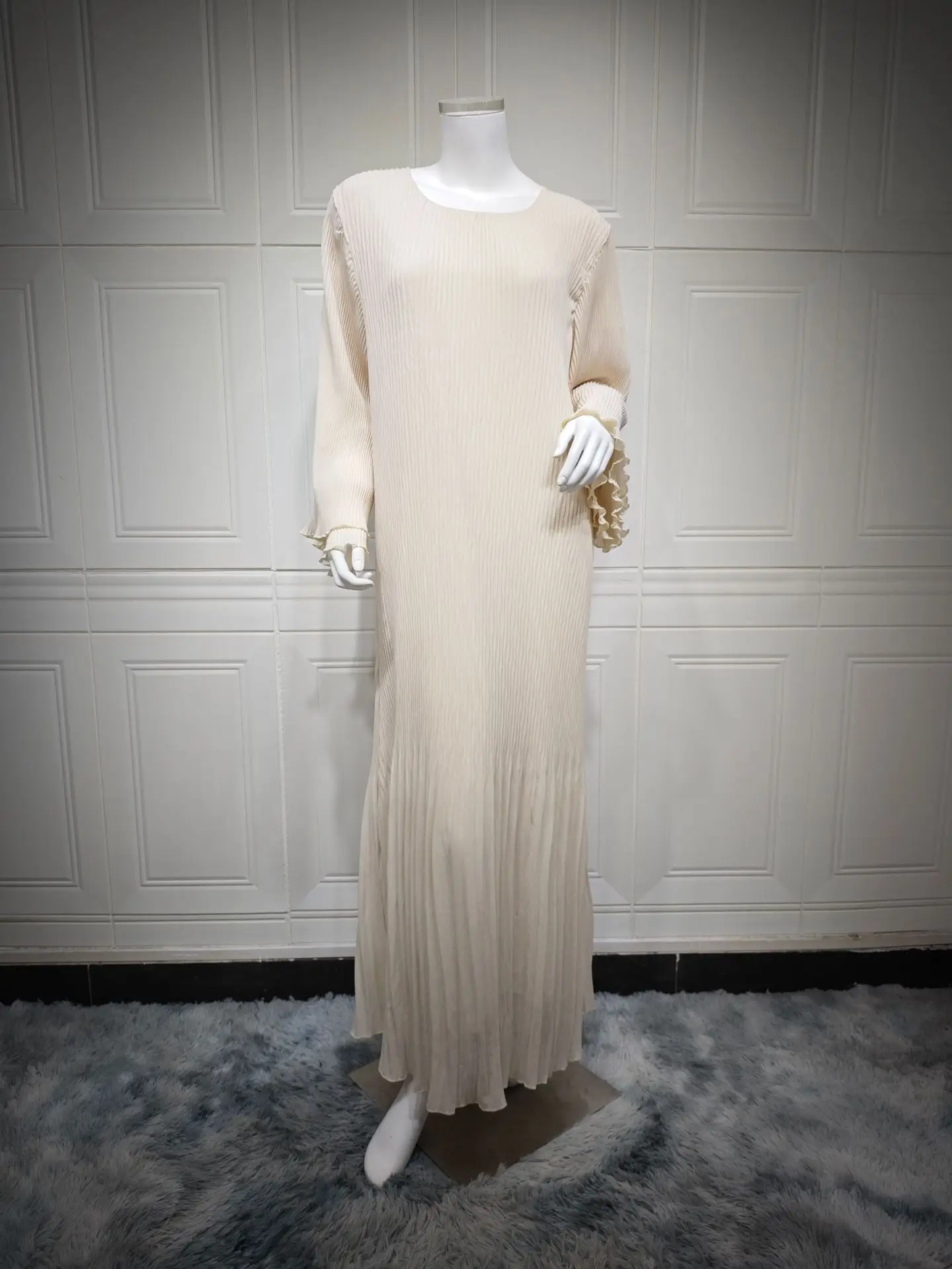 Spring and summer new fashionable women's pleated dress, long sleeved blouse, casual solid color loose party robe
