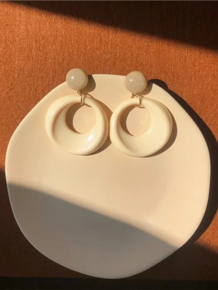 Cream white large ring French style earrings stud earrings minimalist ear clip women's resin high-end feeling