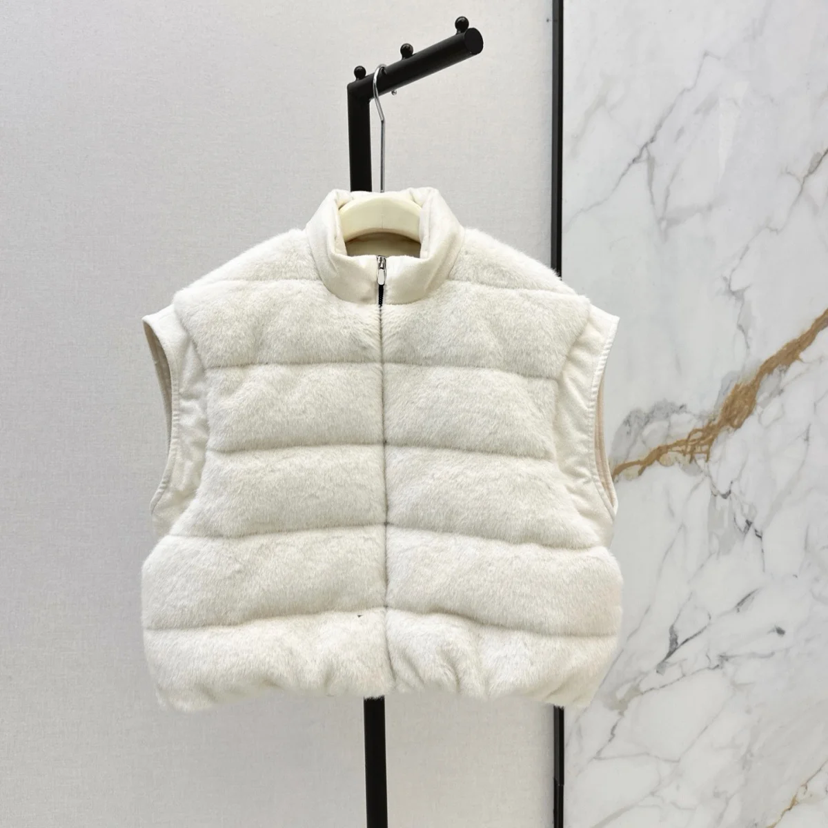 2026 High quality women's horizontal stripe quilted cotton padded plush vest--2681249