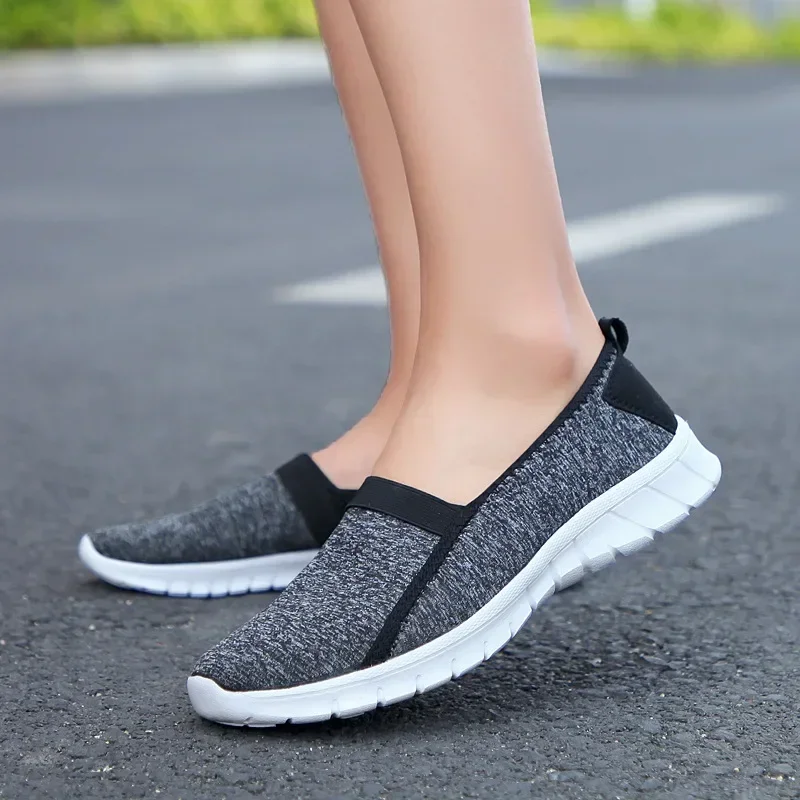 Sneakers Super leggere traspiranti Outdoor amanti antiscivolo scarpe sportive scarpe da corsa per uomo donna scarpe da ginnastica Comfort estate 2024