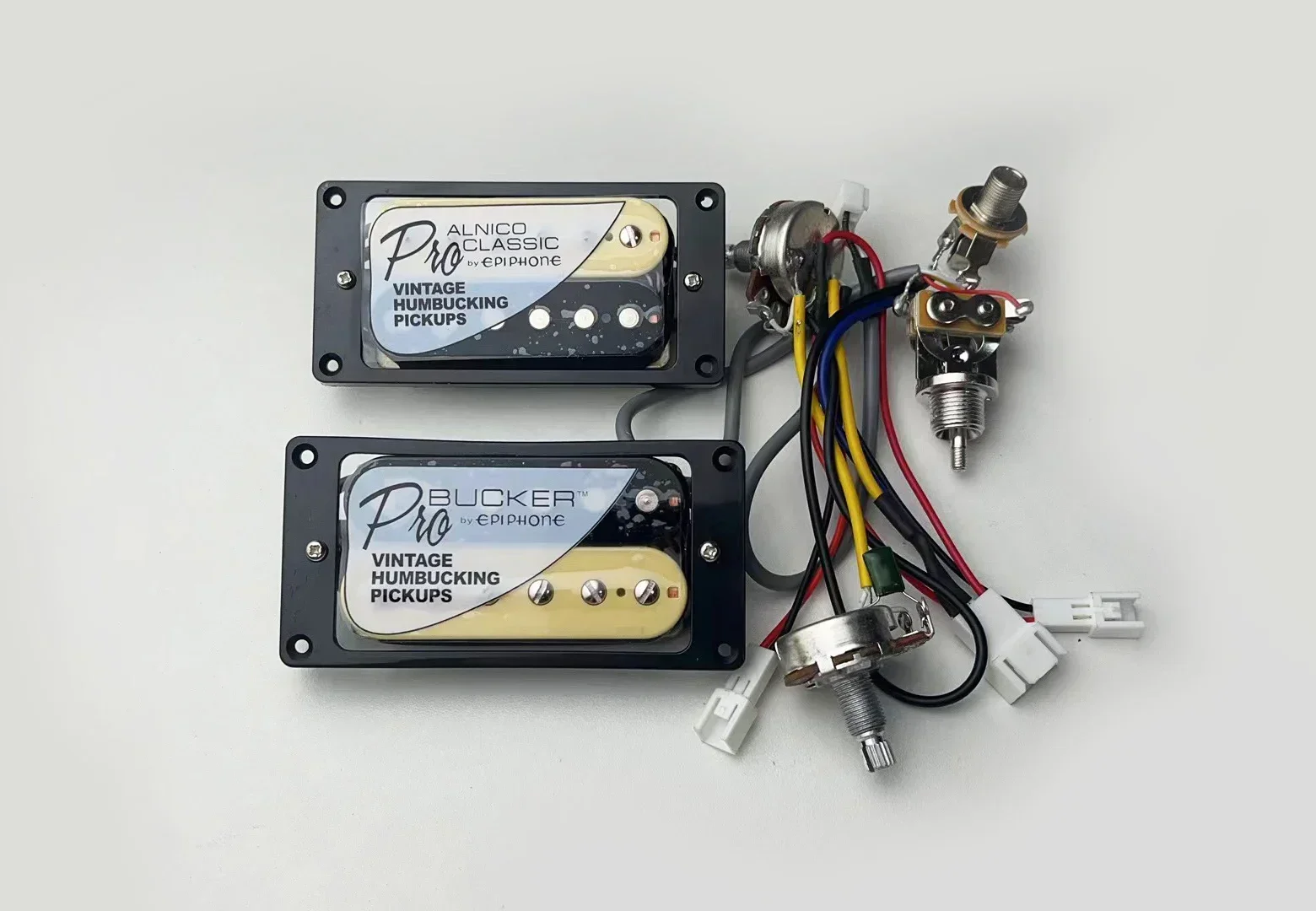 لون الصخور الكلاسيكي - التقاطات هامبوكر مع 1V1T 2V1T ألنيكو كلاسيك 57 برو جيتار سلكي مسبقًا خطوط زيبرا