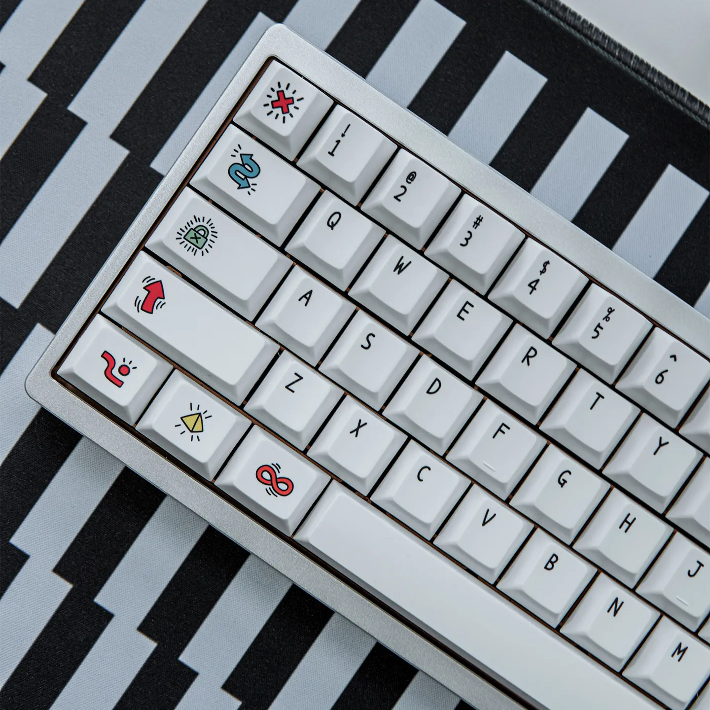 144 Keys Irregular White Graffiti Keycaps Dye-Sublimation Cherry Profile PBT Keycaps For Custom MX Cherry Mechanical Keyboard