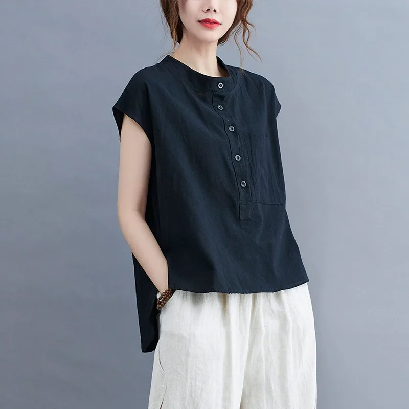 

Женская льняная рубашка с воротником-стойкой без карманов на пуговицах