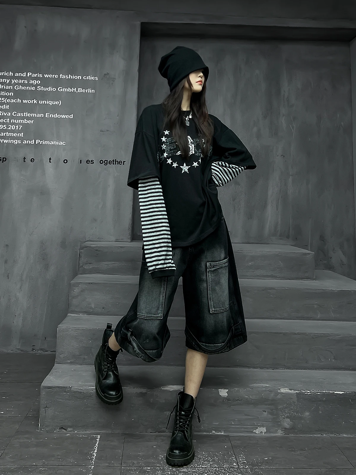 

Комплект M-Home Cool Girl Fashion: женский весенний свитшот с круглым вырезом в полоску и джинсовые брюки-капри, комплект из двух предметов в уличном стиле