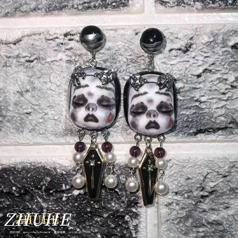 

Gothic-style Dark Doll Stud Earrings With Personalized Design, Made Of Resin Material, Are Jewelry Accessories For Women