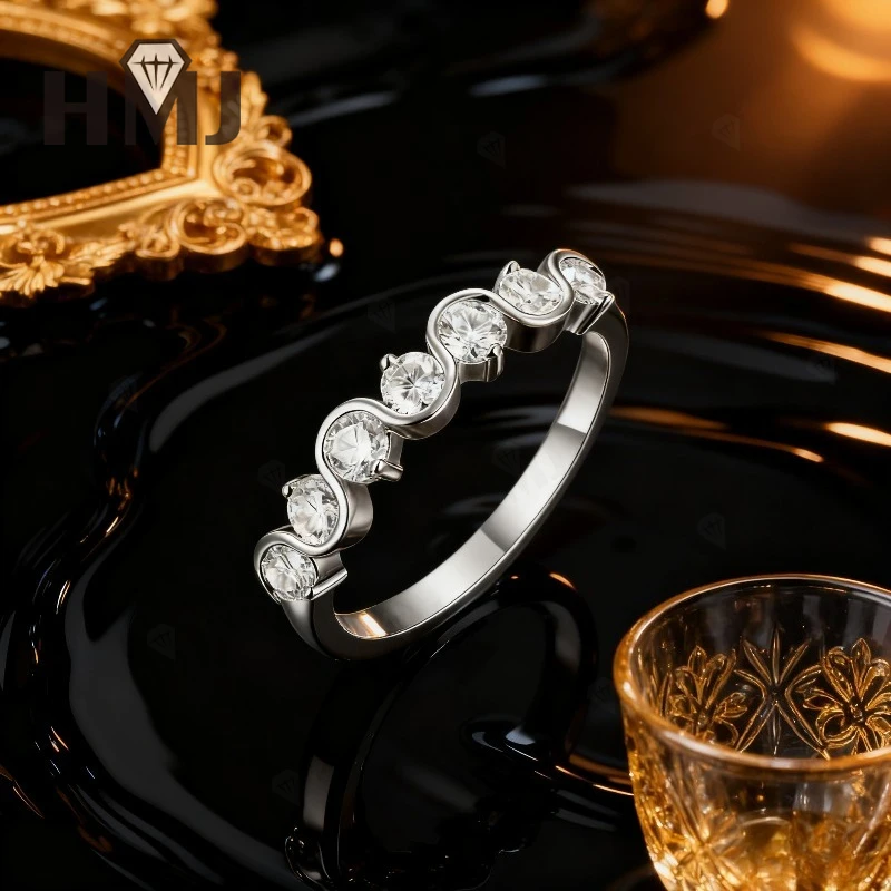 Anello con taglio rotondo Moissanite 10K/14K/18K Design solitario classico Gioielleria raffinata Regalo di fidanzamento o anniversario