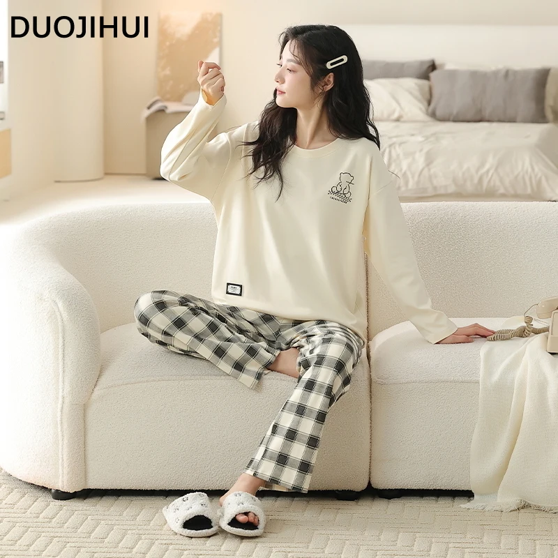 DUOJIHUI-Conjunto de pijama holgado para mujer, jersey de cuello redondo blanco, pantalón clásico a cuadros, básico, Simple, informal, a la moda, para otoño