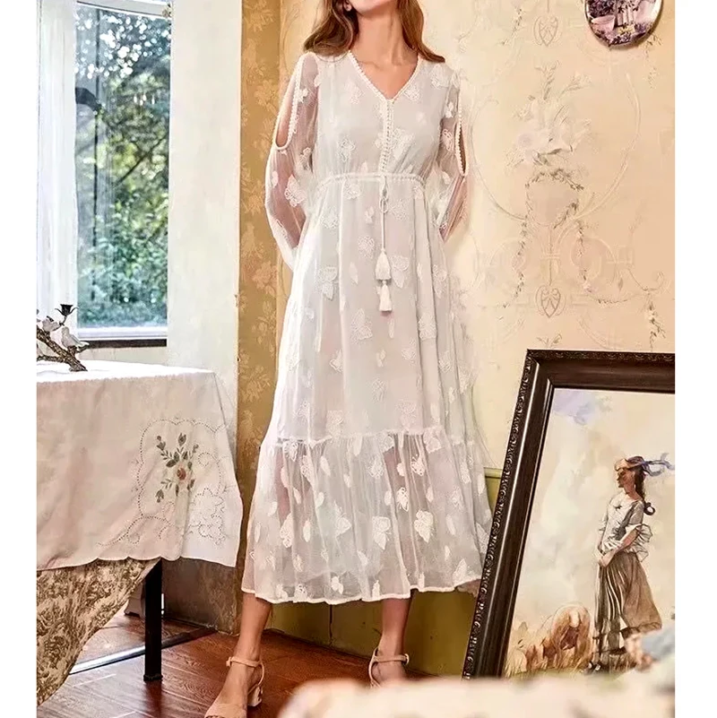 Gypsylady – robe blanche brodée à fleurs pour femmes, col en v, à volants, à plusieurs niveaux, Chic, pure, pompon, fête, été