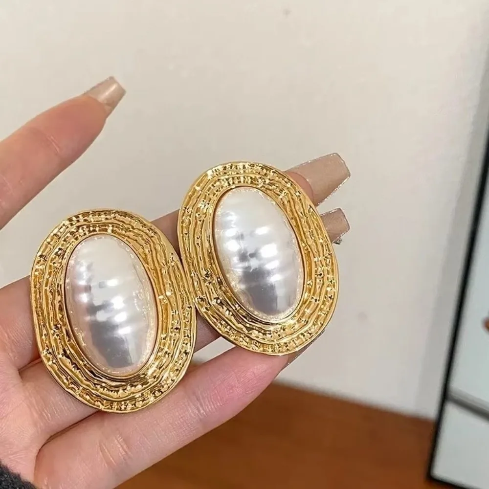 Imitation Oval Metal Pearl Earrings Vintage Ruffled Stripes Large Stud Earrings Gold Alloy Geometric Exaggerated Earrings