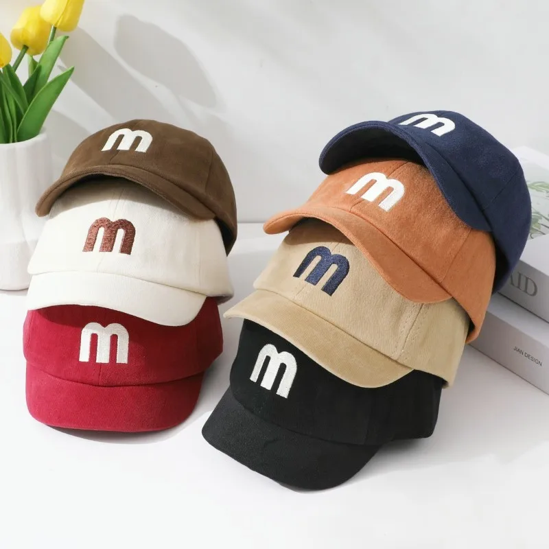 Buchstabe M Baby Baseball Cap Säuglingsstickerei Schirmmütze Kinder Einfarbig Entenzungenkappen 1-3 Jahre Jungen Mädchen Visiere mit kurzer Krempe
