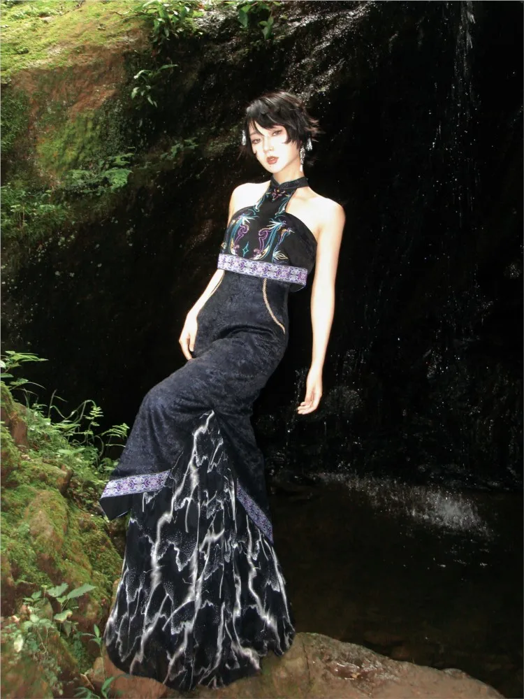Exotic mature and elegant embroidery improved cheongsam