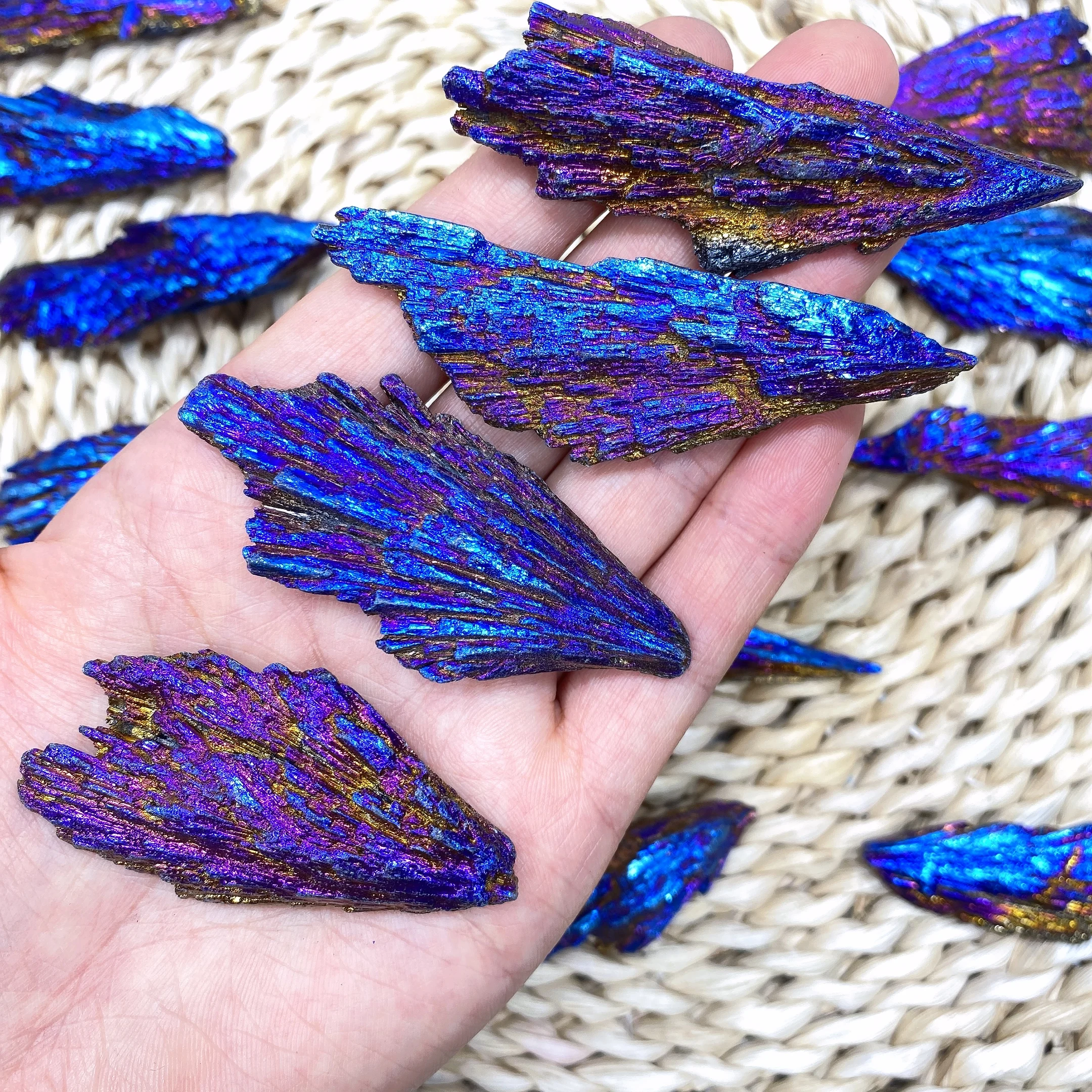 Natural Colorful Tourmaline Electroplated Mineral Rock Stone Titanium Coated Crystal Specimen Healing Home Decor Peacock Feather