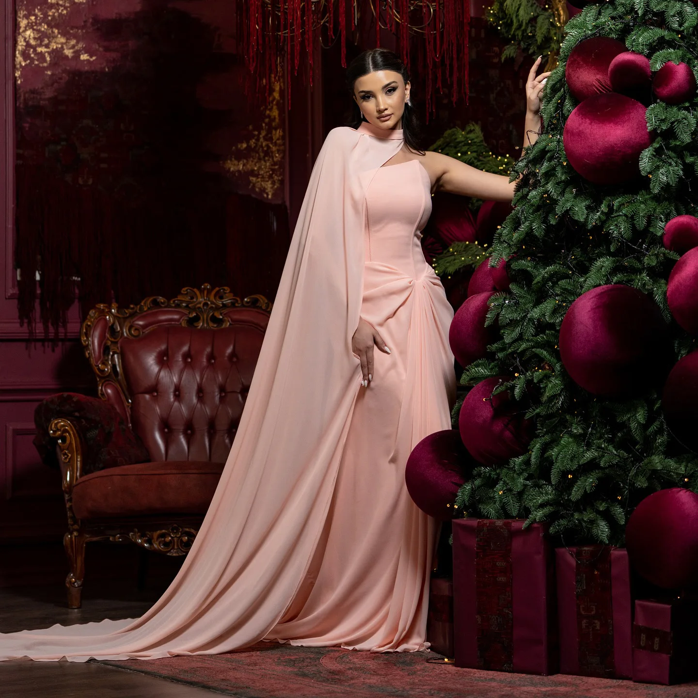 Sharon Said Blush Pink Plissee Meerjungfrau Abendkleid mit fließendem Umhang für Frau Hochzeit Arabisches Abendkleid SF156 Maßgeschneidert