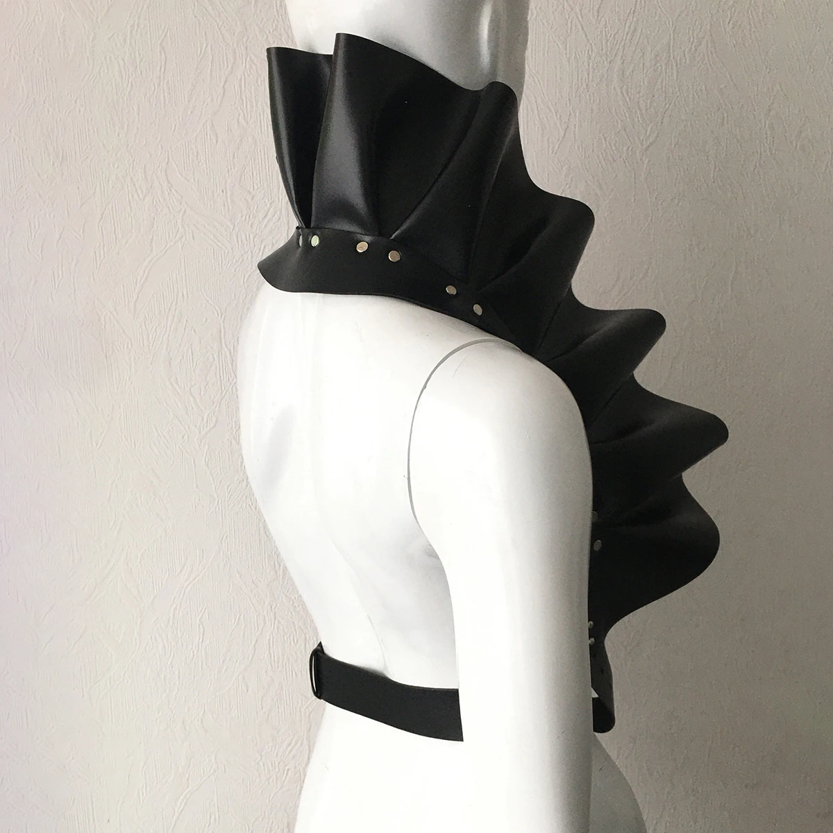Punk Leder Körperkette Punk Leder Taillenkette Punk Taillengürtel Damen Damen Goth Harajuku PU-Leder Taillengürtel in Blütenblattform, Verstellbares Casual-Accessoire für Alltags- und Party-Outfits – Detail 9