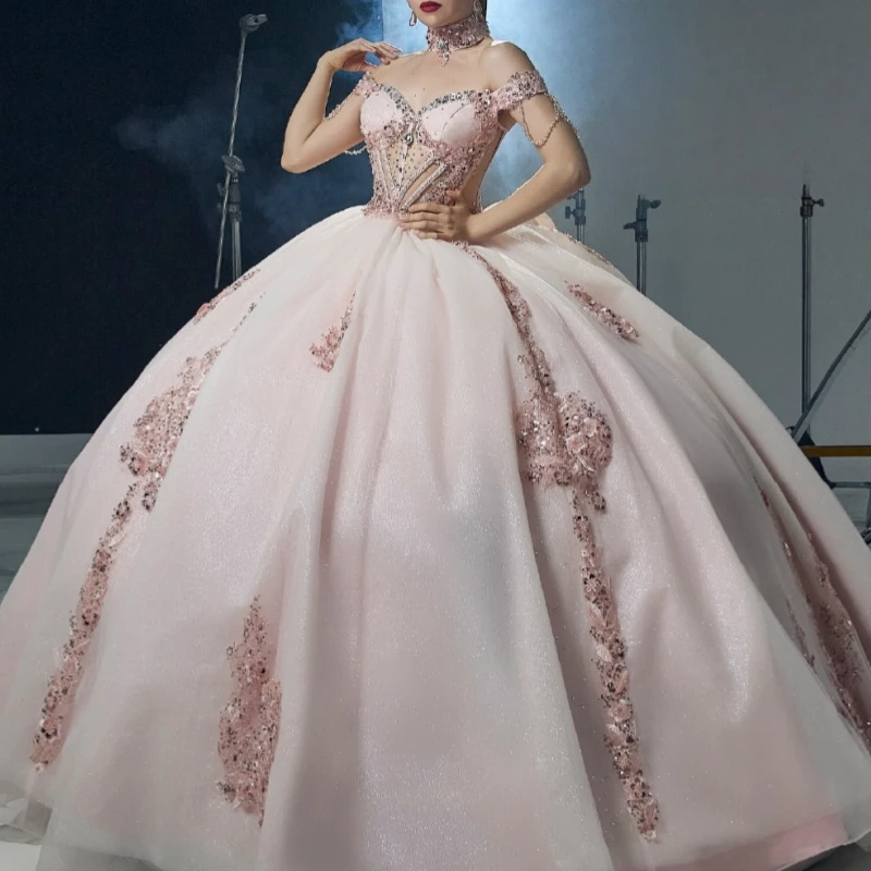 

Розовые блестящие платья Quinceanera с открытыми плечами, аппликация, кружево, бусины, бант, тюль, корсет, вечерние, день рождения, милое платье 16, Vestidos 15