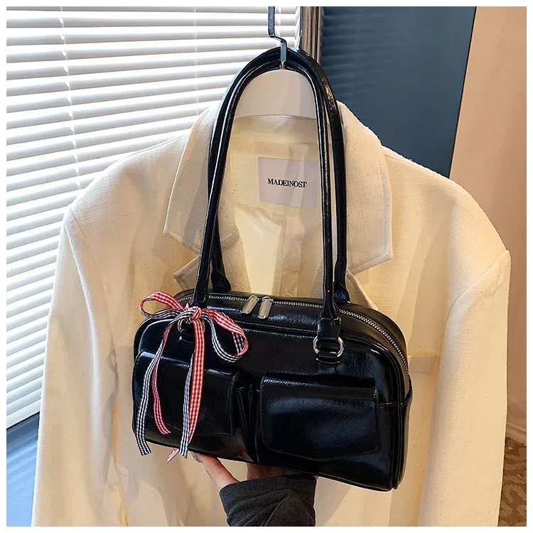 

Fashionable Commuter Crossbody Bag - Elegant Vintage Leather Tote With Minimalist Design, Gold Logo Casual Shopper Purse
