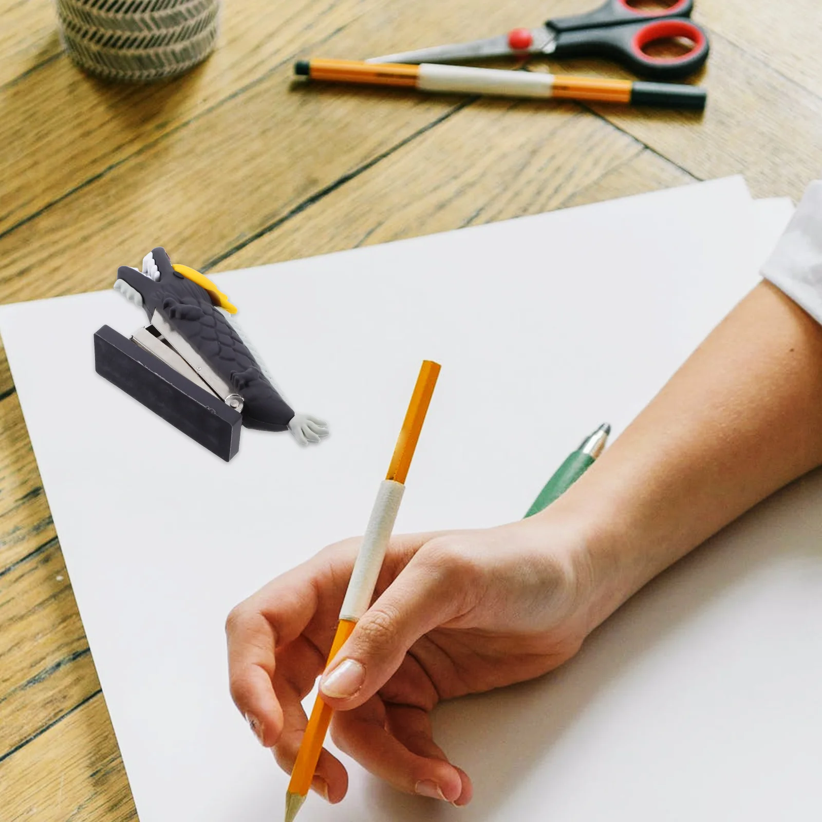 دباسة مكتبية لطيفة على شكل تنين صغير من الفولاذ المقاوم للصدأ بتصميم كرتوني محمول للطلاب وإكسسوارات مكتب الأطفال #3