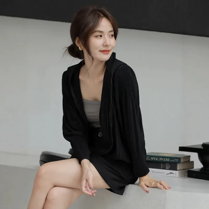 Miyake Pleated 2026 Autumn Hooded Zipper Cardigan Women's Long Sleeve Pleated Top Versatile Pleated Short Jacket Multi-color
