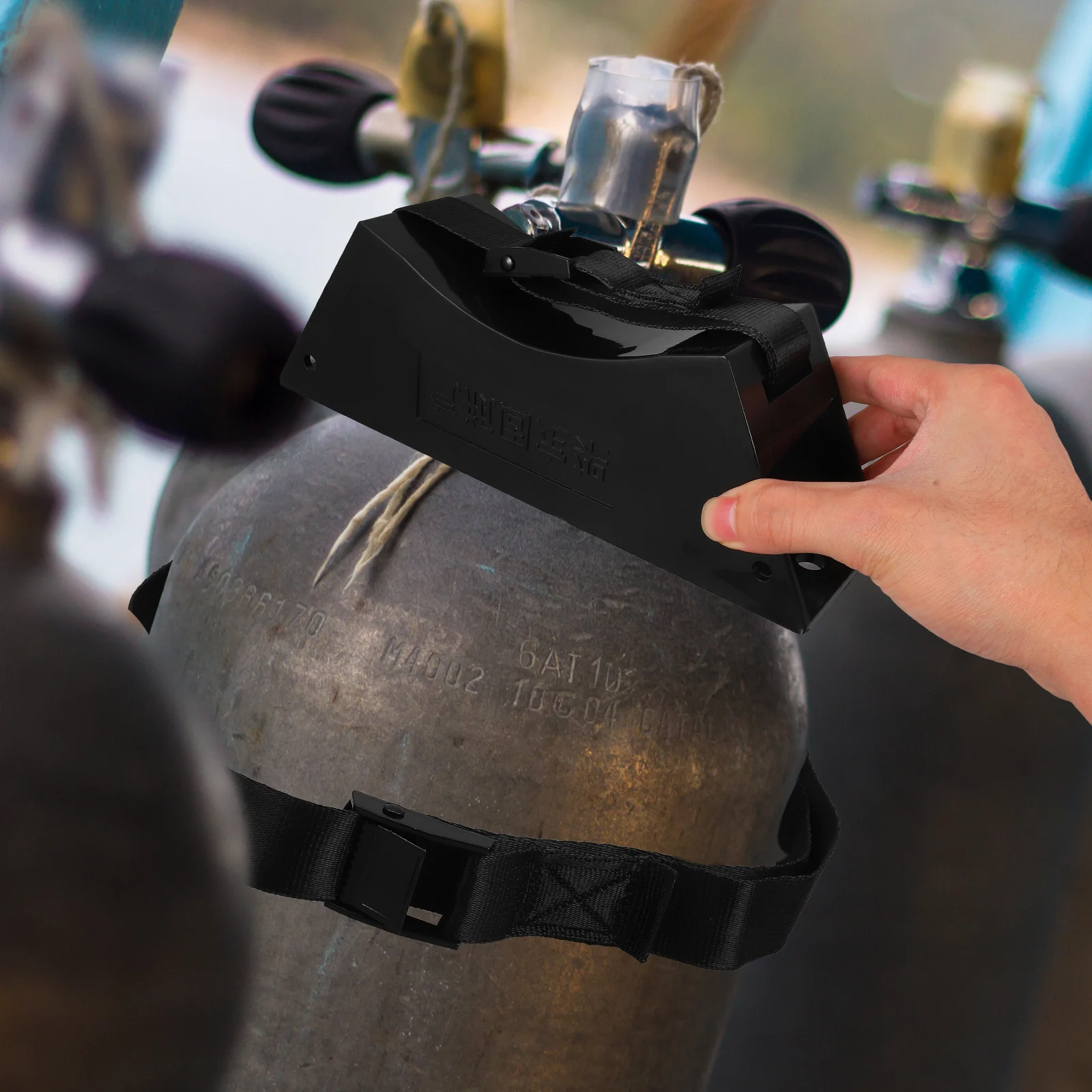 

Gas Cylinder Bracket 40L Wall Mounted Propane Tank Holder Black Adjustable Strap buckle Cylinder Stand Hardware