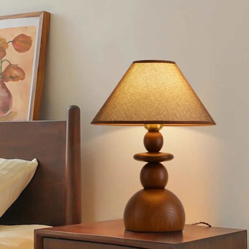

Medieval desk lamp, bedroom, study, American retro wabi-sabi designer, high-end atmosphere, solid wood bedside lamp