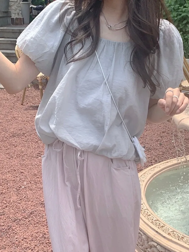 

Новая летняя женская блузка в стиле французского шика: милая, приталенная, с коротким рукавом-фонариком, из кружевной ткани с узором «снежинка»