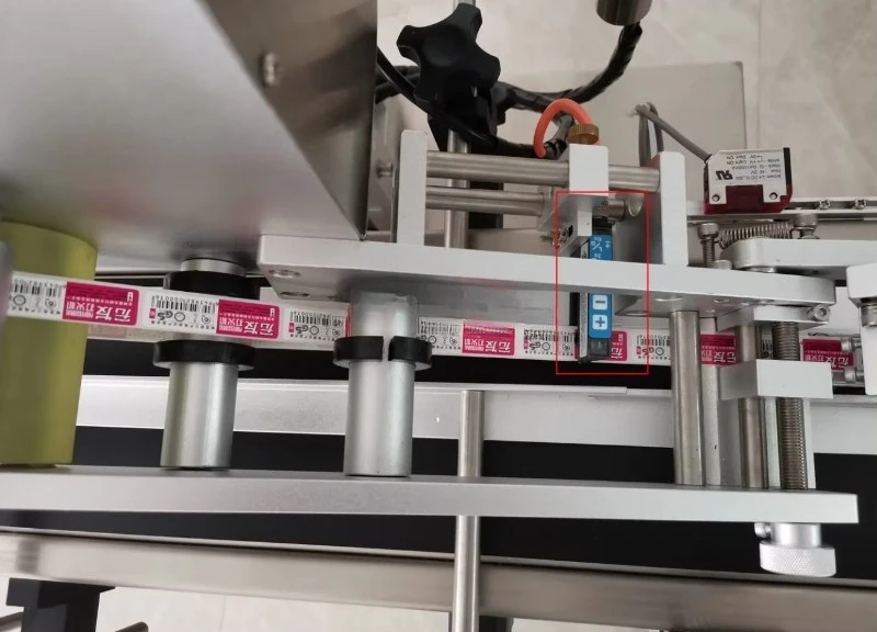 Customize Automatic Labeling Machine For Lighter Utility Knife Box Cutter