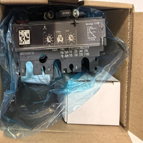 

C1032m100 100a 3p Электронное поездка Совершенно новый оригинальный Spot Plc